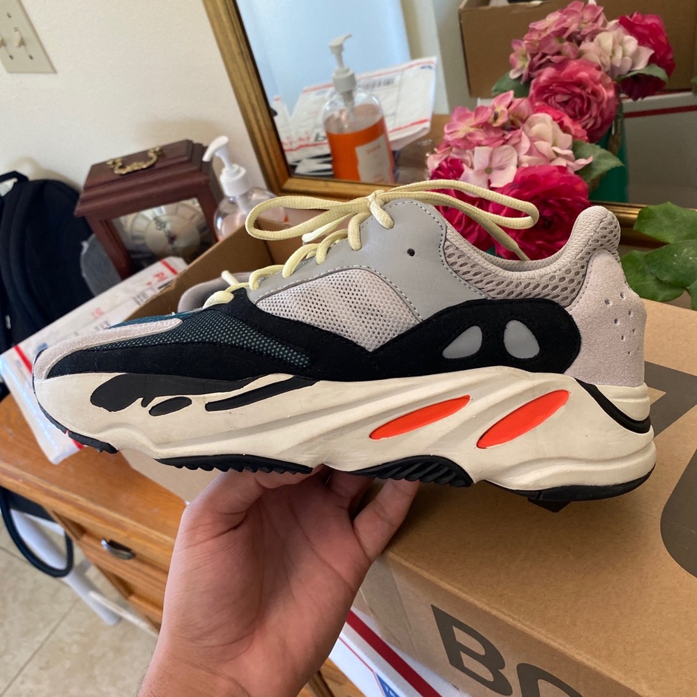 @@@ yeezy wave runners. Size 11